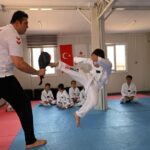 depremzede cocuklar tekvandoyla hayata tutunuyor tTn5qLhx