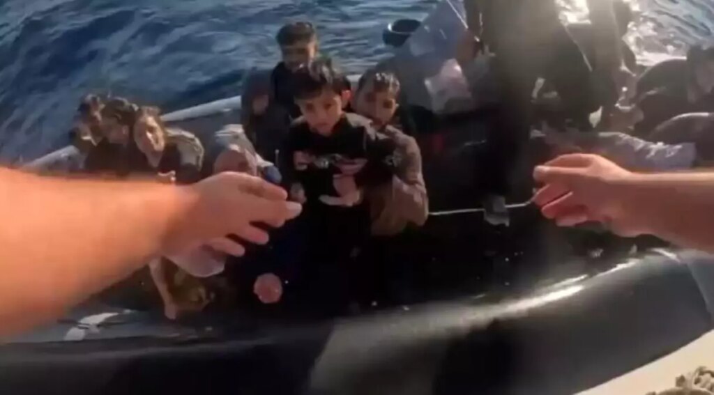 karaburunda gocmen kurtarma operasyonu 42eR16Vl