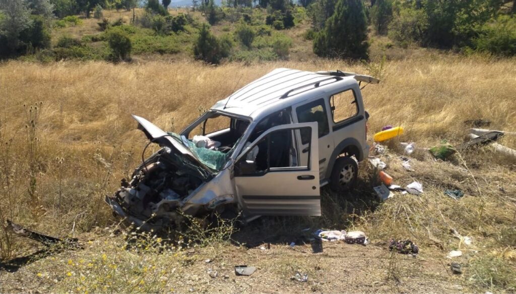 konyada hafif ticari arac takla atti 2 olu 3 yarali lWc1HxbF