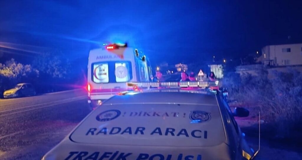 mersin bozyazida motosiklet kazasi 2 kisi yaralandi RDV3BxuR