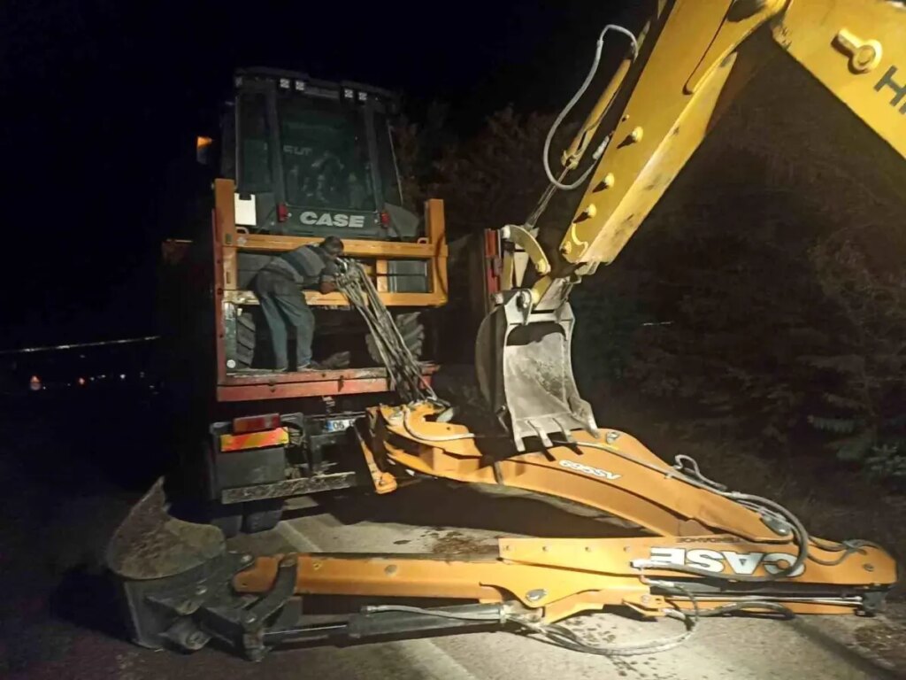 nallihanda is makinesi tasiyan kamyon kazasi BOHpuZBv