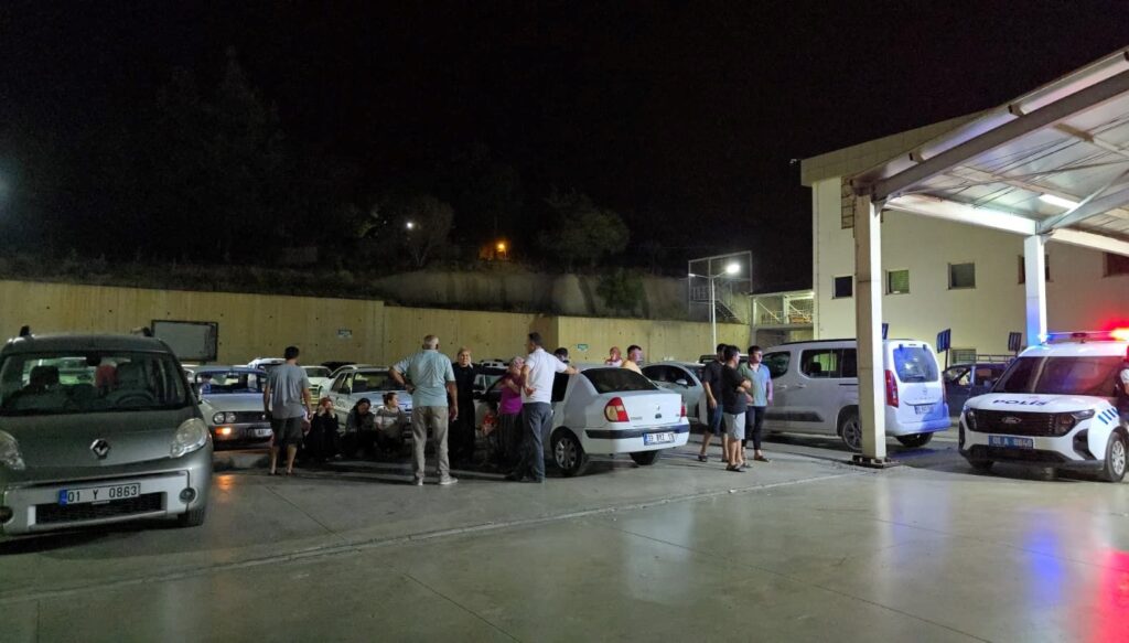 otomobil 70 metrelik ucuruma yuvarlandi1i bebek 5 olu ZmBqtwRL