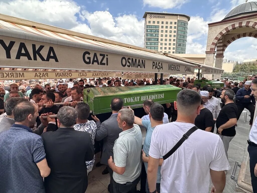 tokatta motosiklet kazasi kari koca hayatini kaybetti Gh3DgPKd