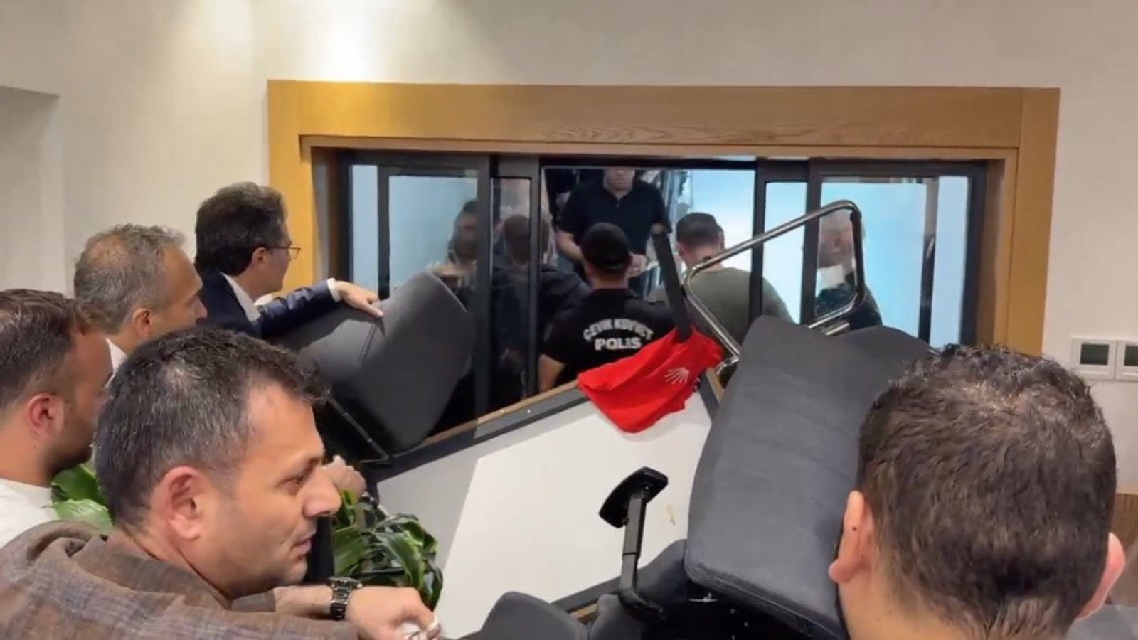 chpli gokhan gunaydin istanbul il baskanliginda yasananlari anlatti mudahaleyi bir adayi isgal ediyor gibi planlamislar insanlar oluyordu 6I3uHHDP