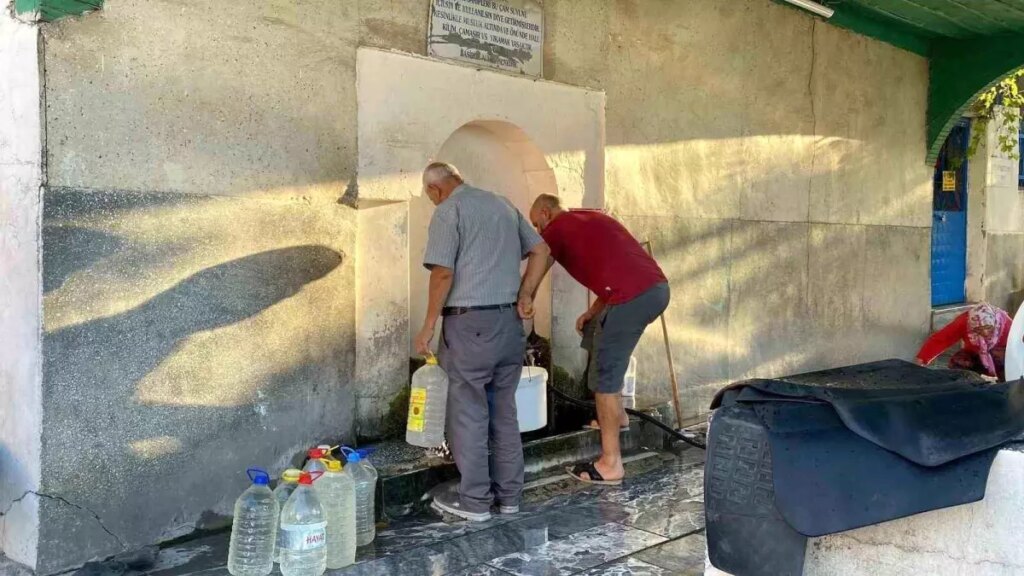 Eskişehir’de Halka Açık Çeşmeler Ekonomik Temizlik İçin Kullanılıyor