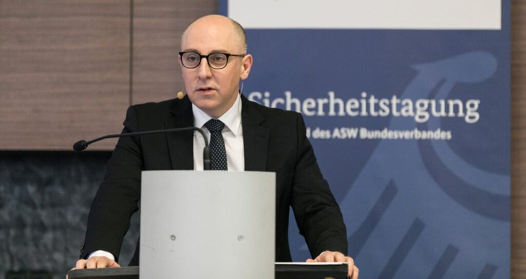 goc tarihinde bir ilk alman ic istihbaratinin basina bir turk geliyor yVHj9shc