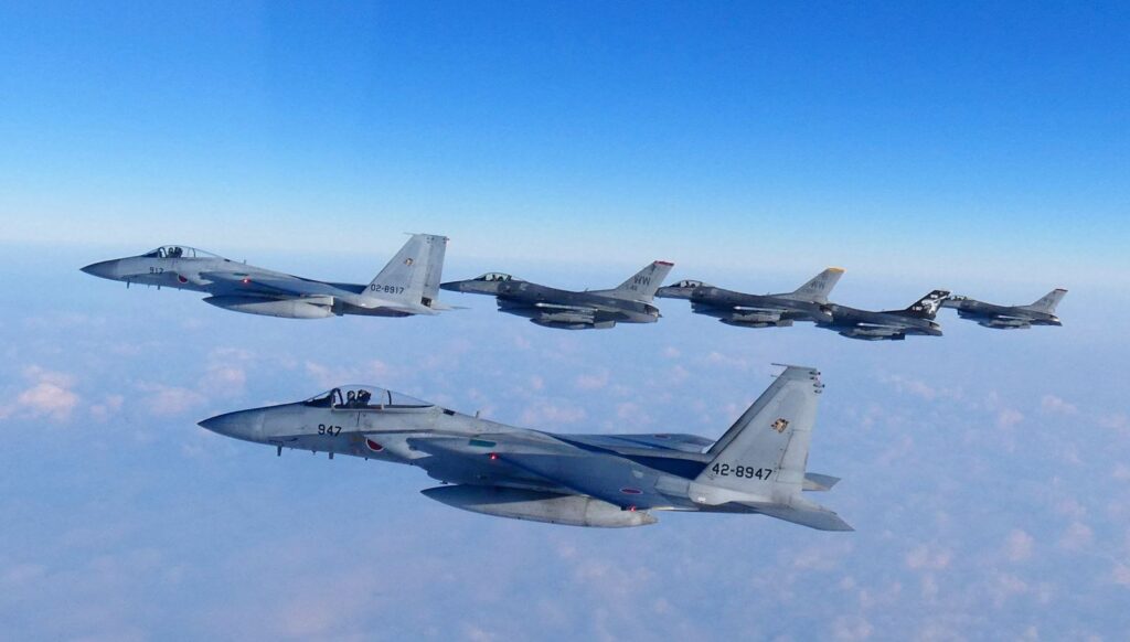 japonyadan tarihi f 15 hamlesi savas jetleri ilk kez avrupaya gidiyor NjXpS6db