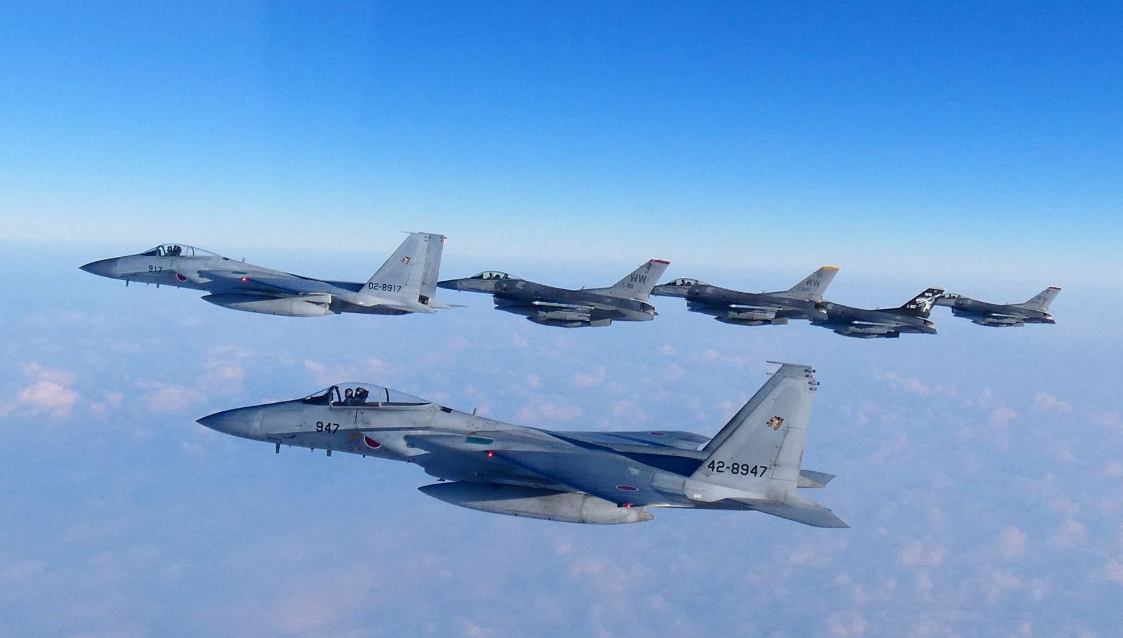 japonyadan tarihi f 15 hamlesi savas jetleri ilk kez avrupaya gidiyor NjXpS6db