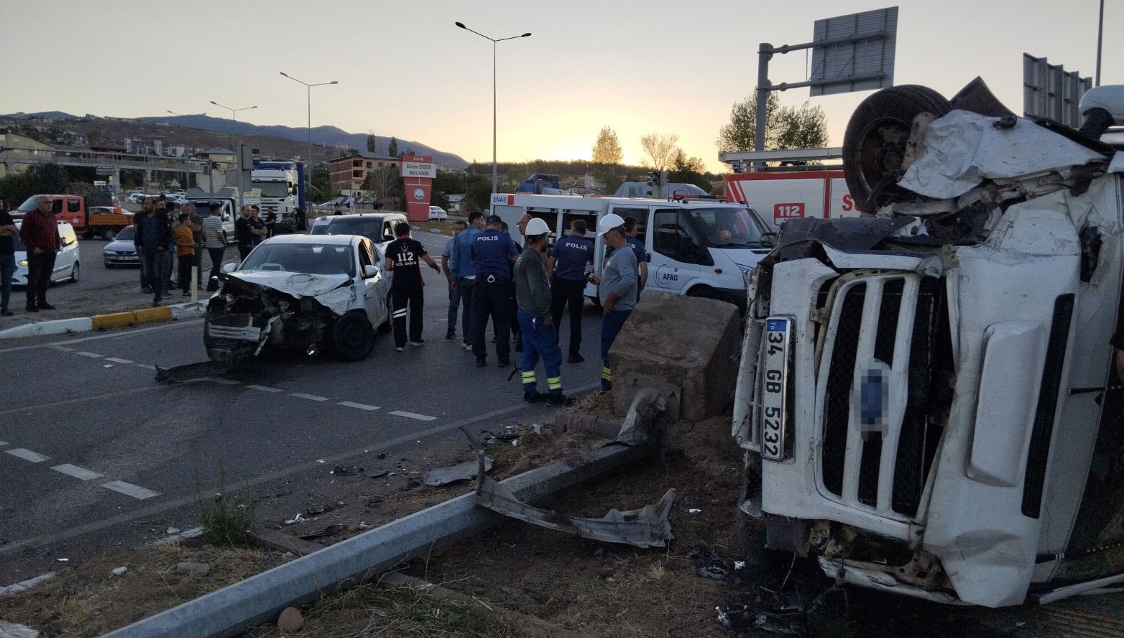 tarim iscilerini tasiyan minibus otomobille carpip devrildi 20 yarali 8FgfmUfH