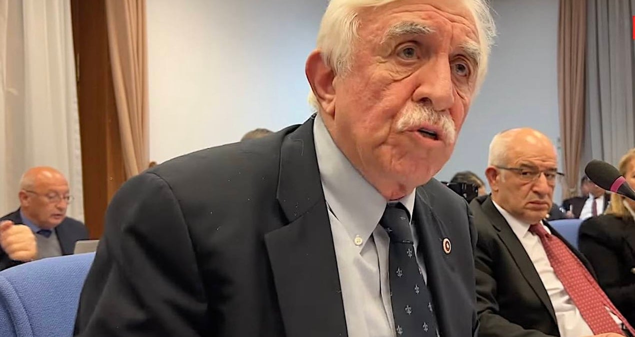 dem parti adalet bakanligina tepkili sLQNzlF4