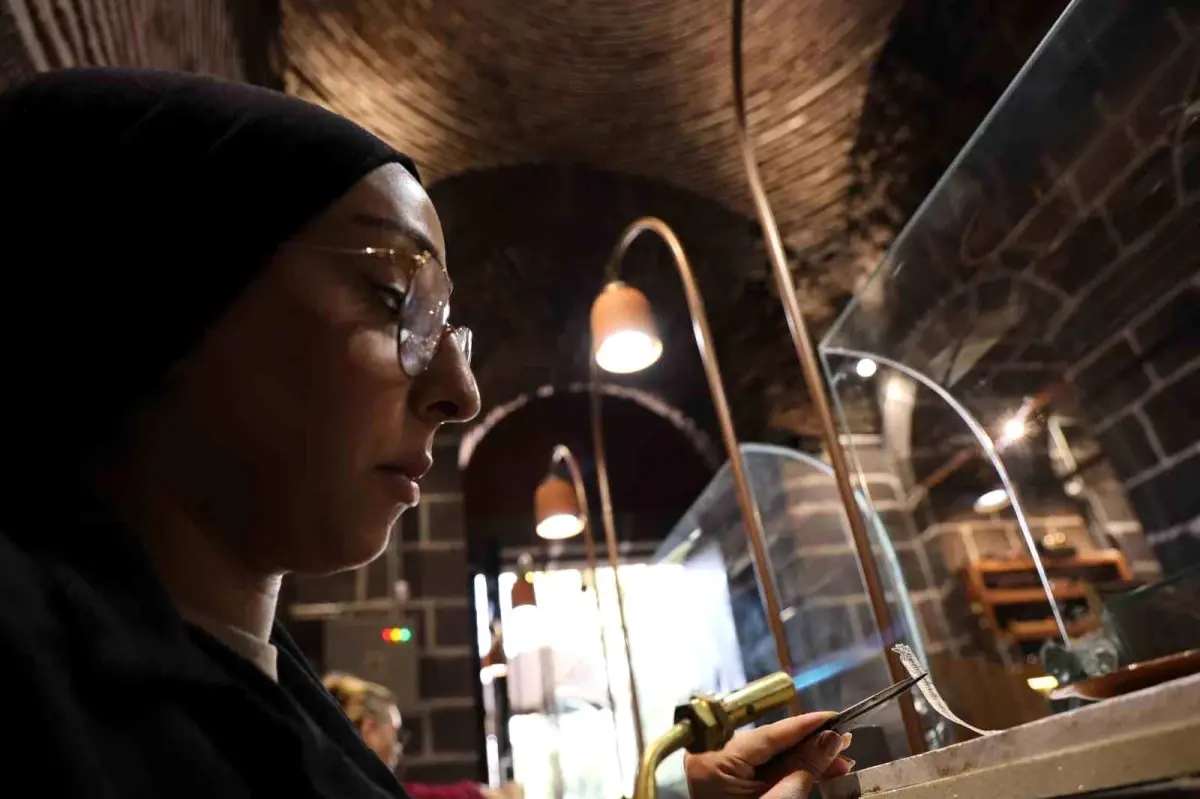 diyarbakirda hasirevi acildi geleneksel el sanatlari sergilenecek wASWHe11.jpg