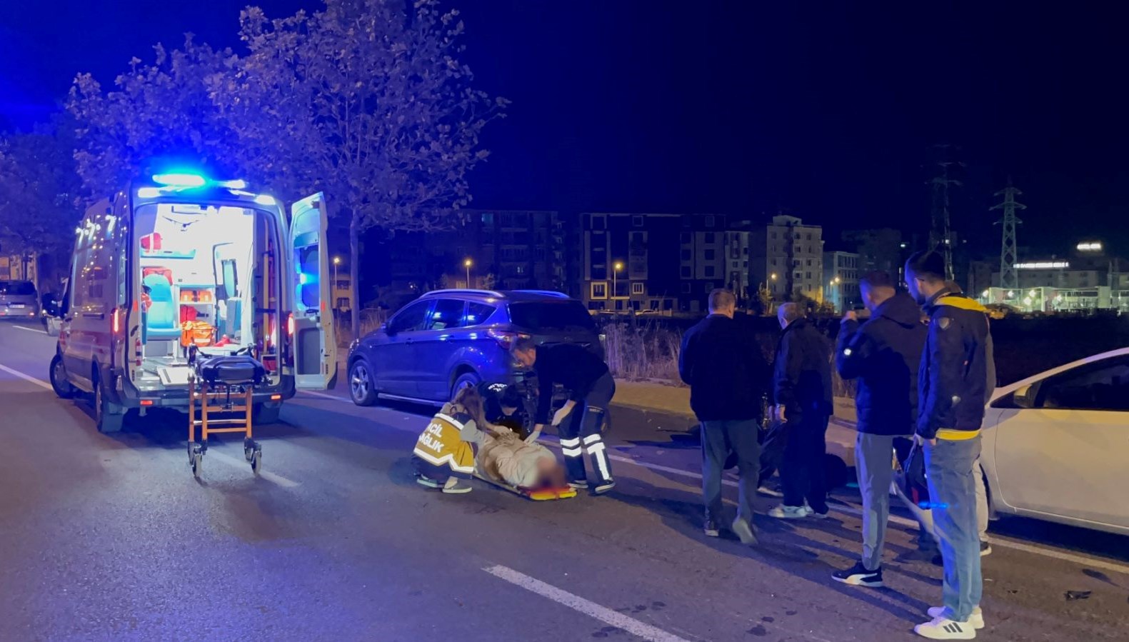 ehliyetsiz surucu park halindeki otomobile carpti T9ywtgWx.jpg