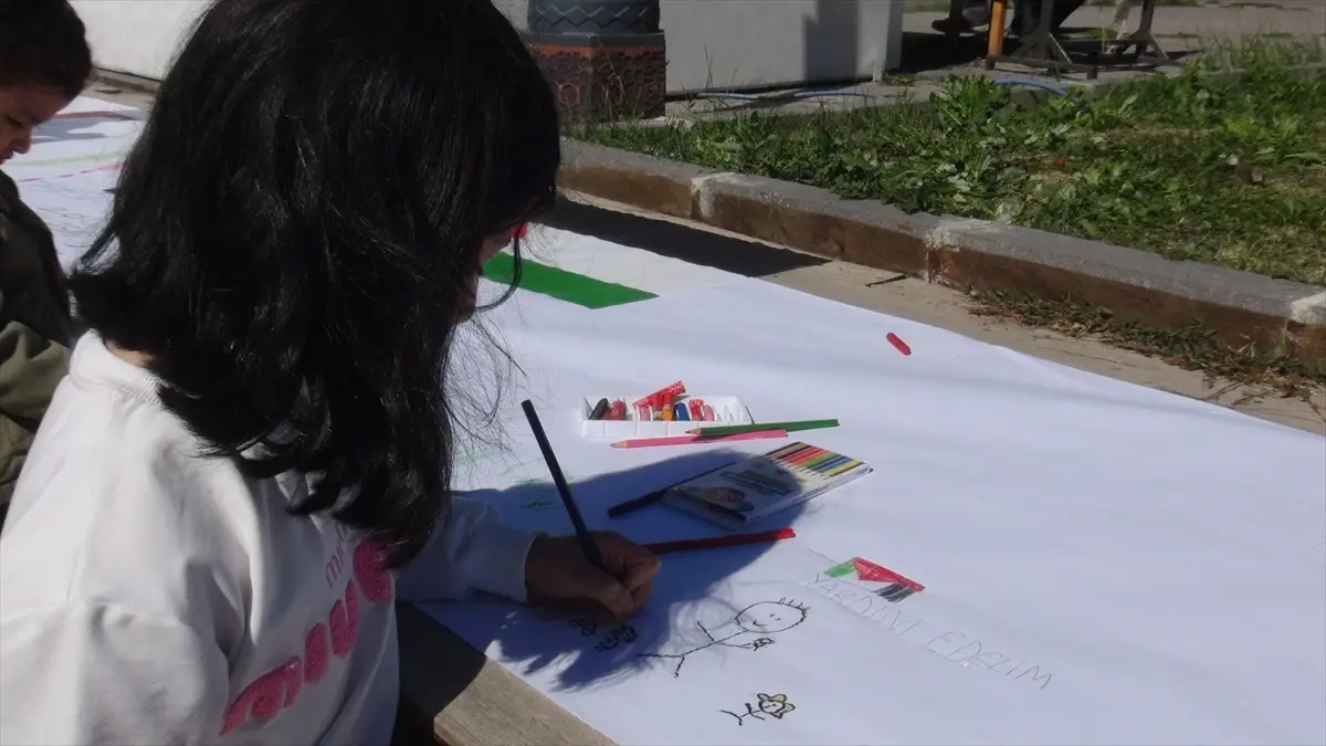 filistinli cocuklar icin ciz etkinligi 68QtIl49