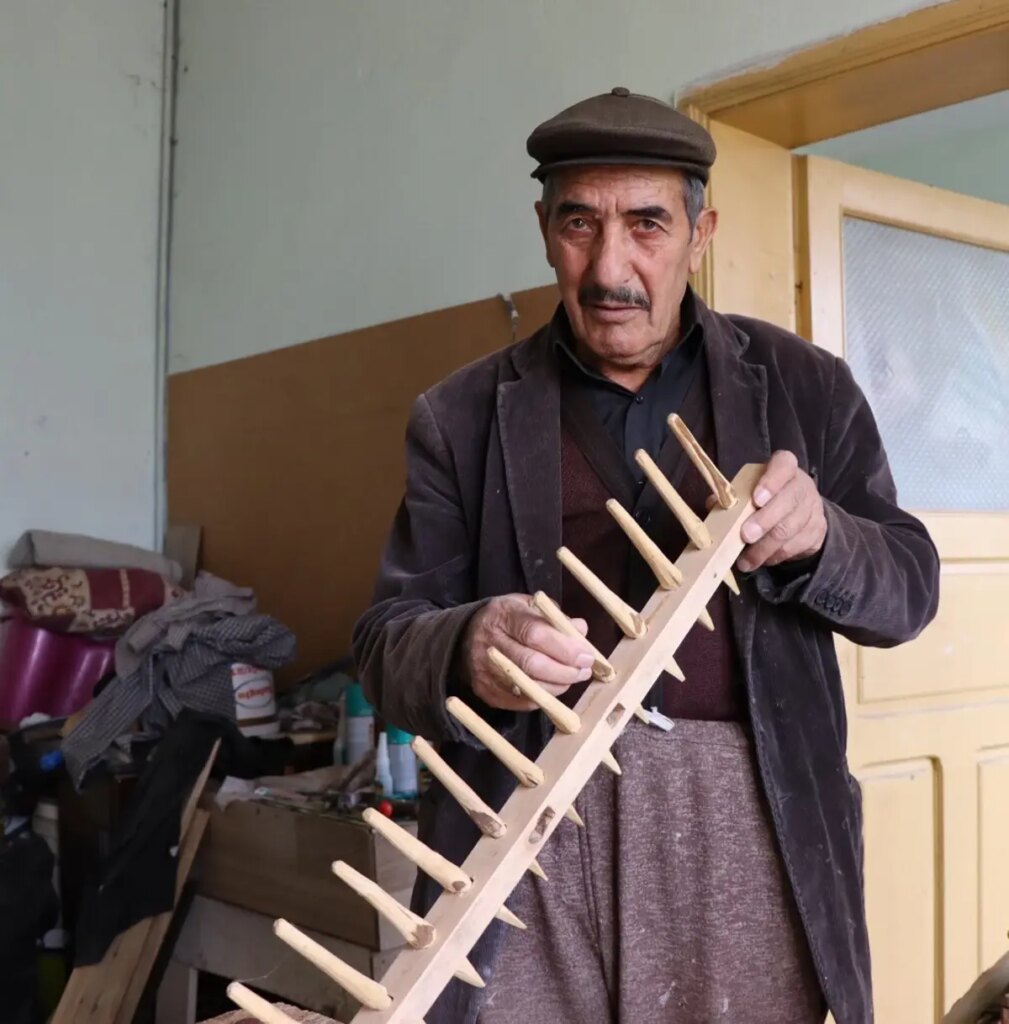 husamettin aras atik tahtalardan urunler imal ederek gecimini sagliyor emT1KYps.jpg