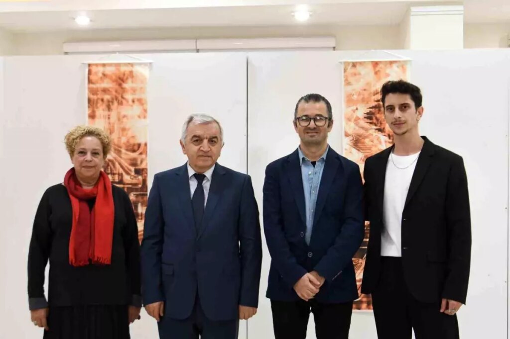 manisa motifleri modern tasarimla bulustu kdCyx3BO.jpg