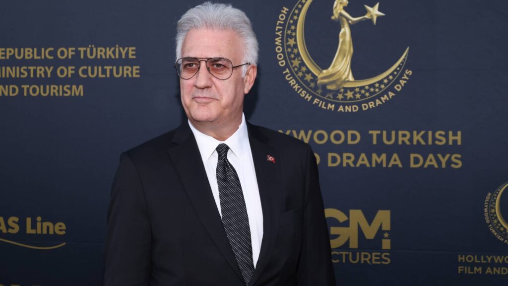 tamer karadagli umuyorum ki cok yakinda oscar sahnesinde de yerimizi alacagiz VD8XZcpT.jpg