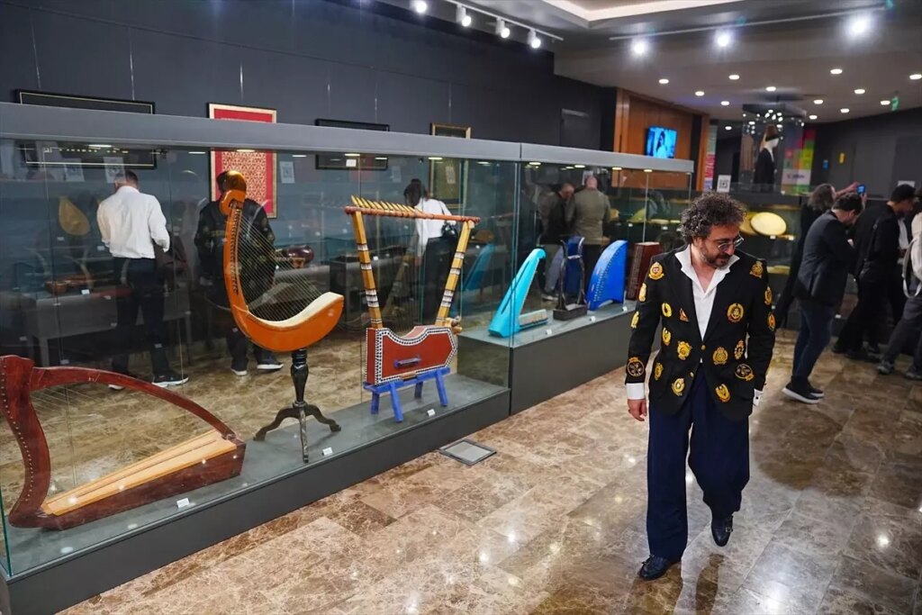 turk muzigi muzesi acildi pWk2Mj1E.jpg