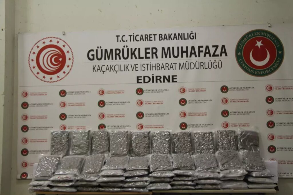 uyusturucu operasyonunda 13 ton ele gecirildi ByRHvJRk
