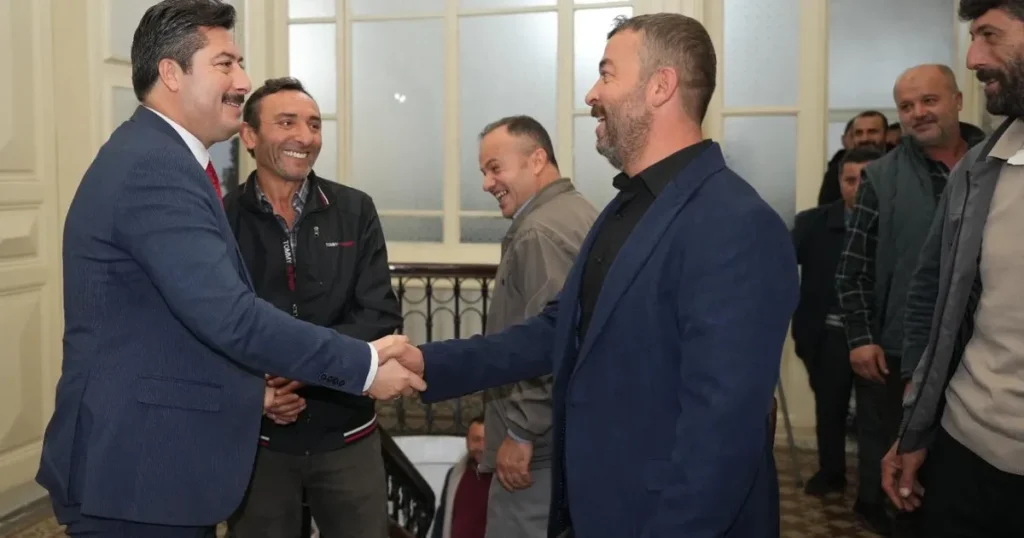 bursa yenisehirde mahmudiye sakinlerinden baskan ozele ziyaret hi25HJxb.webp