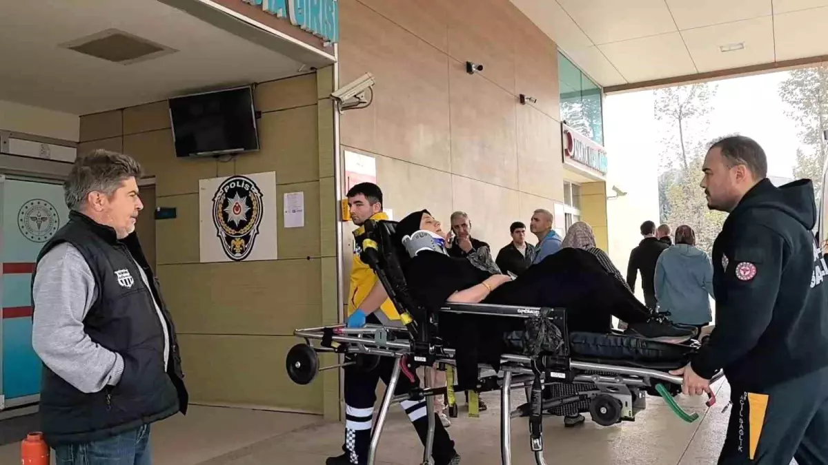 bursada kontrolden cikan otomobil sarampole yuvarlandi HQcVMduT.jpg