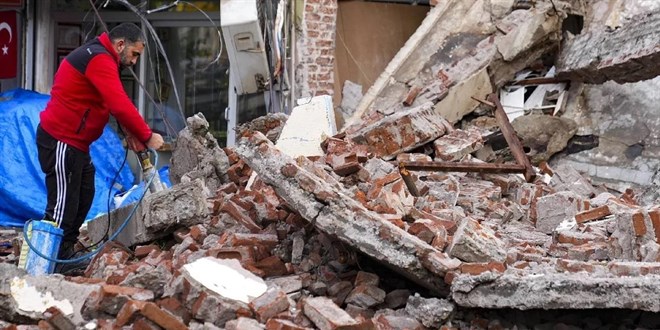 depremlerle sarsilan sindirgi afet bolgesi ilan edildi ZRKulXLL.jpg