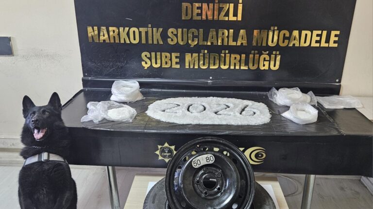 denizlide-supheliler-sucustu-yakalandi-aracta-4-kilogram-metamfetamin-bulundu-I5PNCOGr.jpg