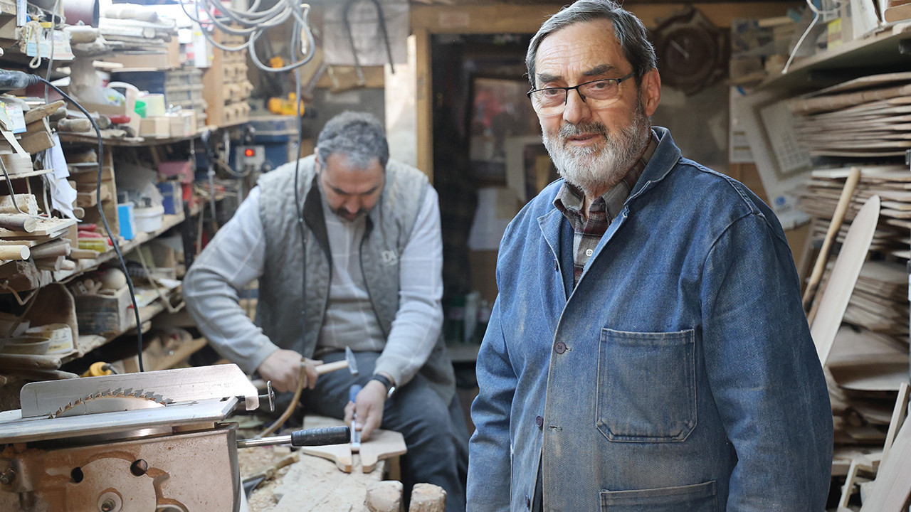 Baba ve Oğul, Ahşap Sanatını Yaşatıyor: Plastiğe Karşı Geleneksel Üretim