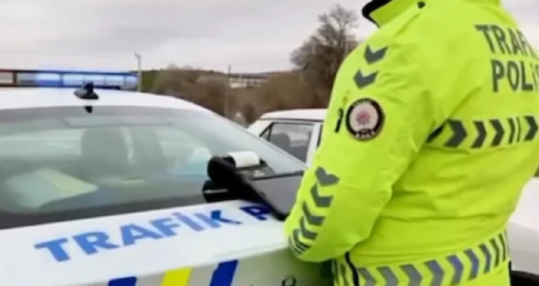 trafikte-bunu-yapan-yandi-arabasina-el-konulacak-7cMjzDan