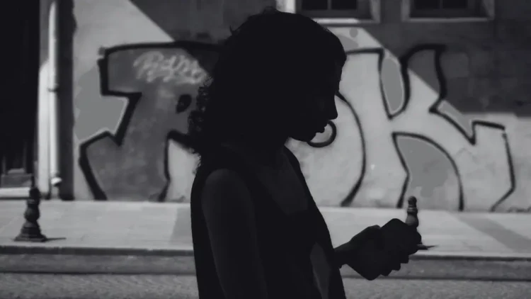 Dijital Ekran Kullanımının Artışı: Telefon Boynu Sendromu Tehlikesi