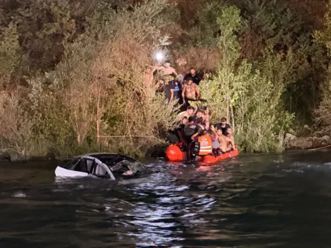 Arac takla atip munzur nehrine dusmustu kazada yaralanan kadin kurtarilamadi kGngDd6A